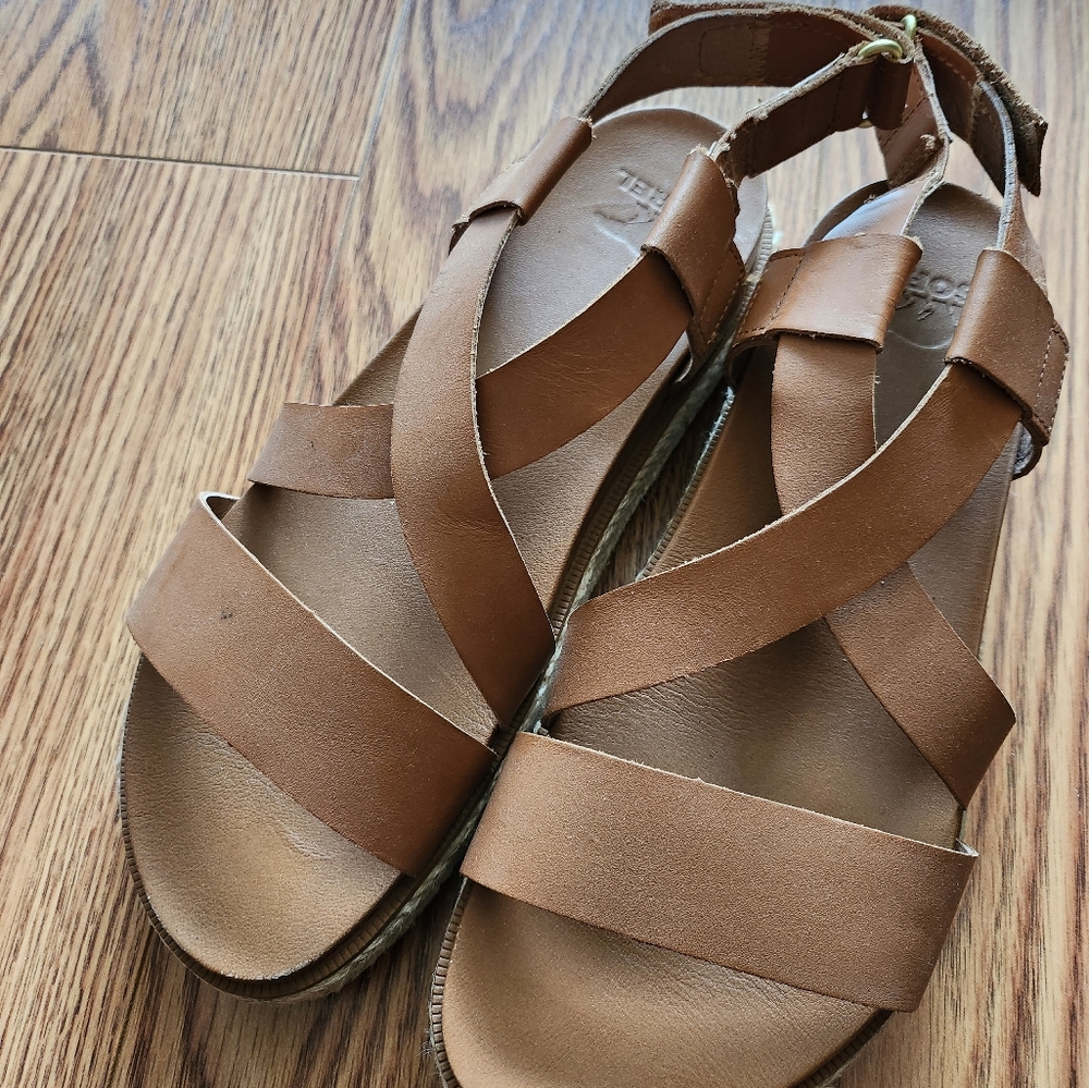 Sorel Women's Roaming Criss Cross Jute Casual Sandal 